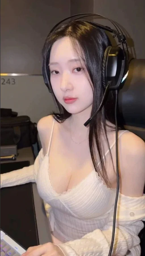 Thả nhẹ ảnh, hot girl xinh đẹp gây bão mạng, hóa ra là cái tên cực kỳ nổi tiếng - Dan Choi Việt Nam