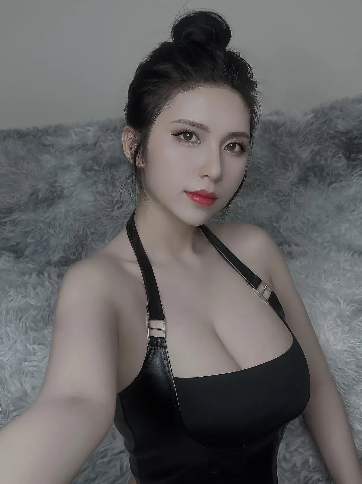 Ảnh mạng gái cute với nụ cười tươi sáng, tỏa nắng