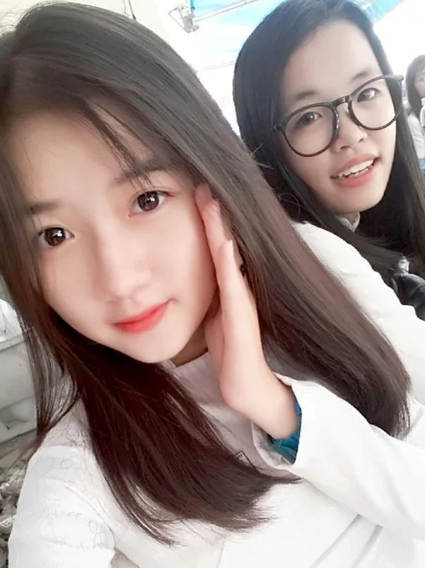 Ảnh mạng gái xinh chụp cùng bạn bè