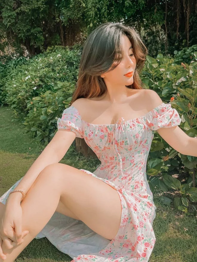 Gái xinh số 1 Sài thành khiến dân mạng "bỏng mắt” với bộ ảnh mới