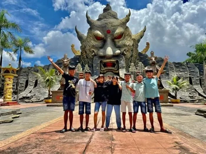 Những hình ảnh đặc sắc về anh Ba Phải TV (4)