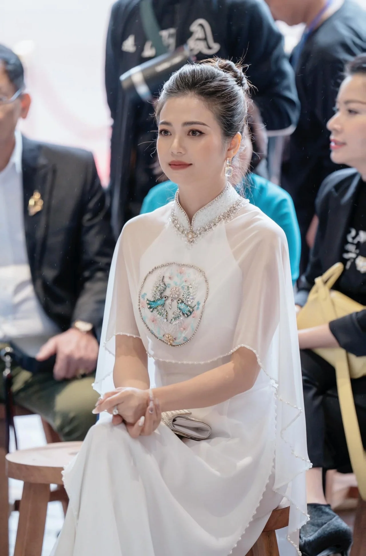 Gia đình mình vui bất thình lình: Diễn viên (12)
