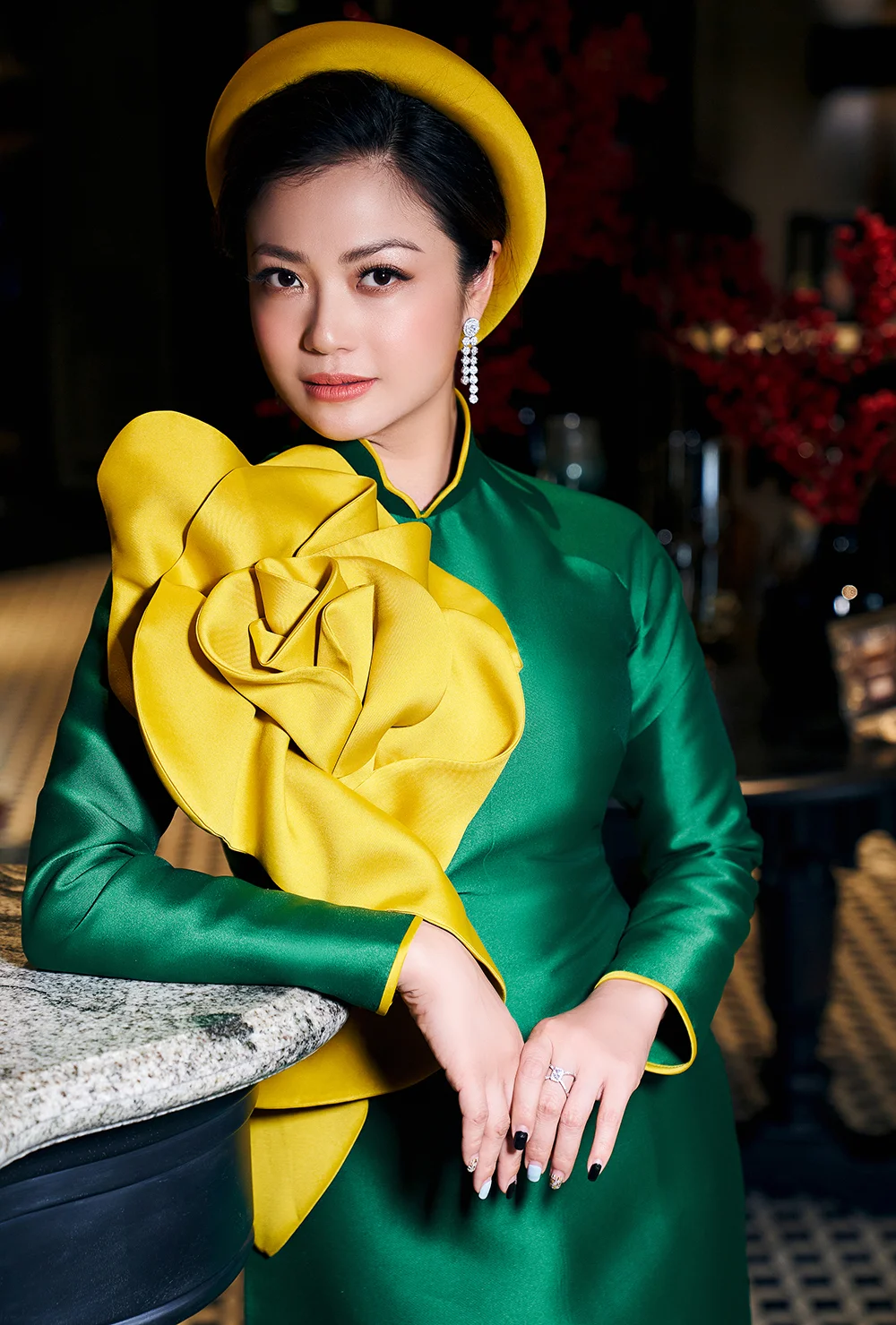 Diễn viên Kiều Anh "biến hóa" khi làm người mẫu áo dài