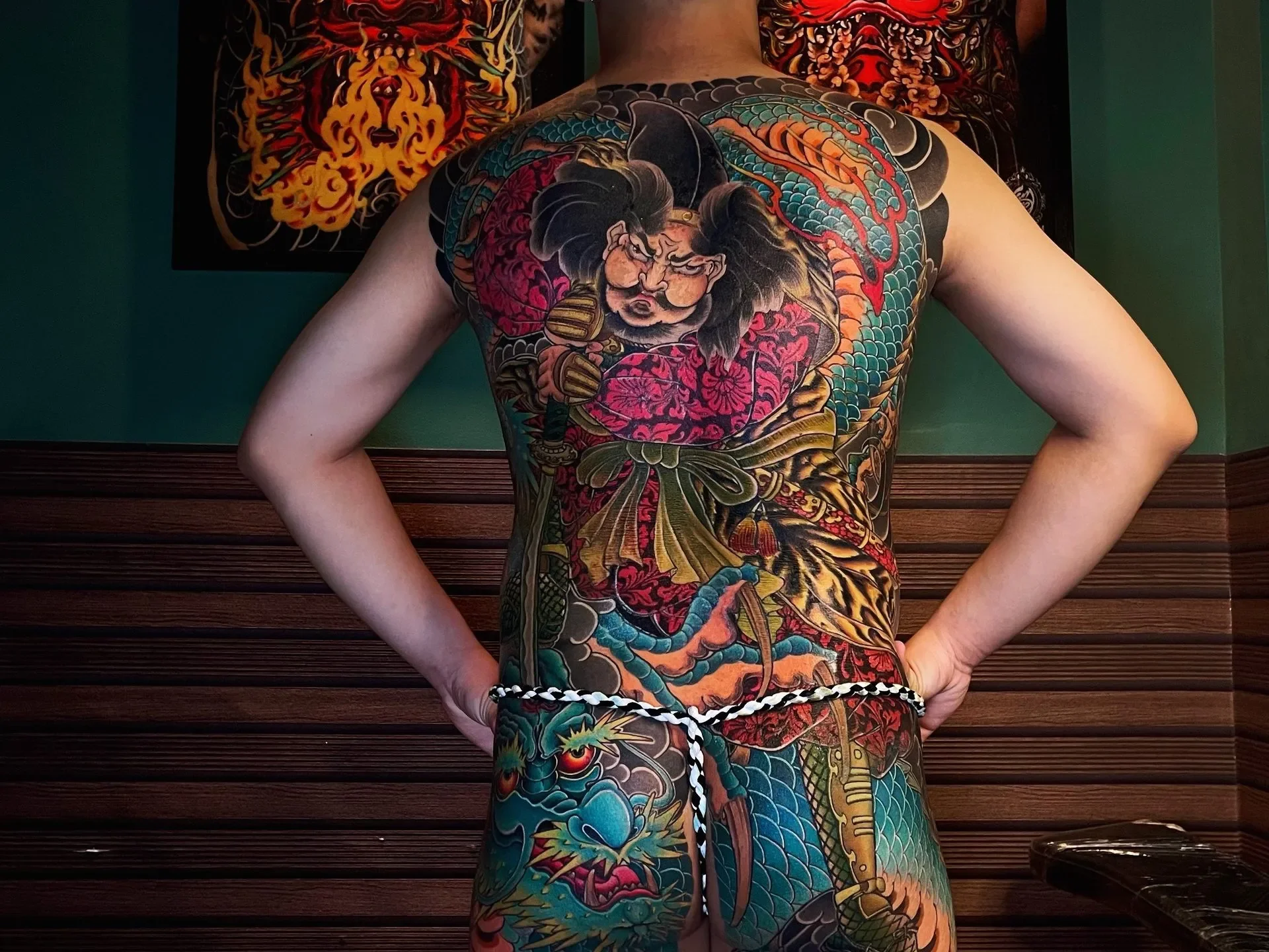 Hình xăm kín lưng