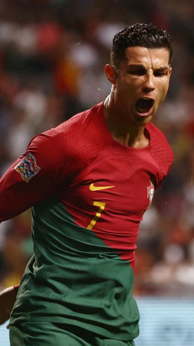 Hình nền Ronaldo ghi bàn ăn mừng (2)