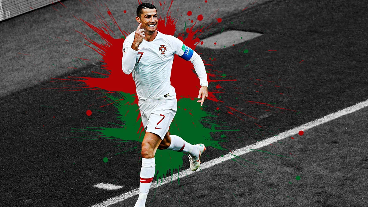 Ronaldo chạy trên sân với hiệu ứng màu sắc nghệ thuật