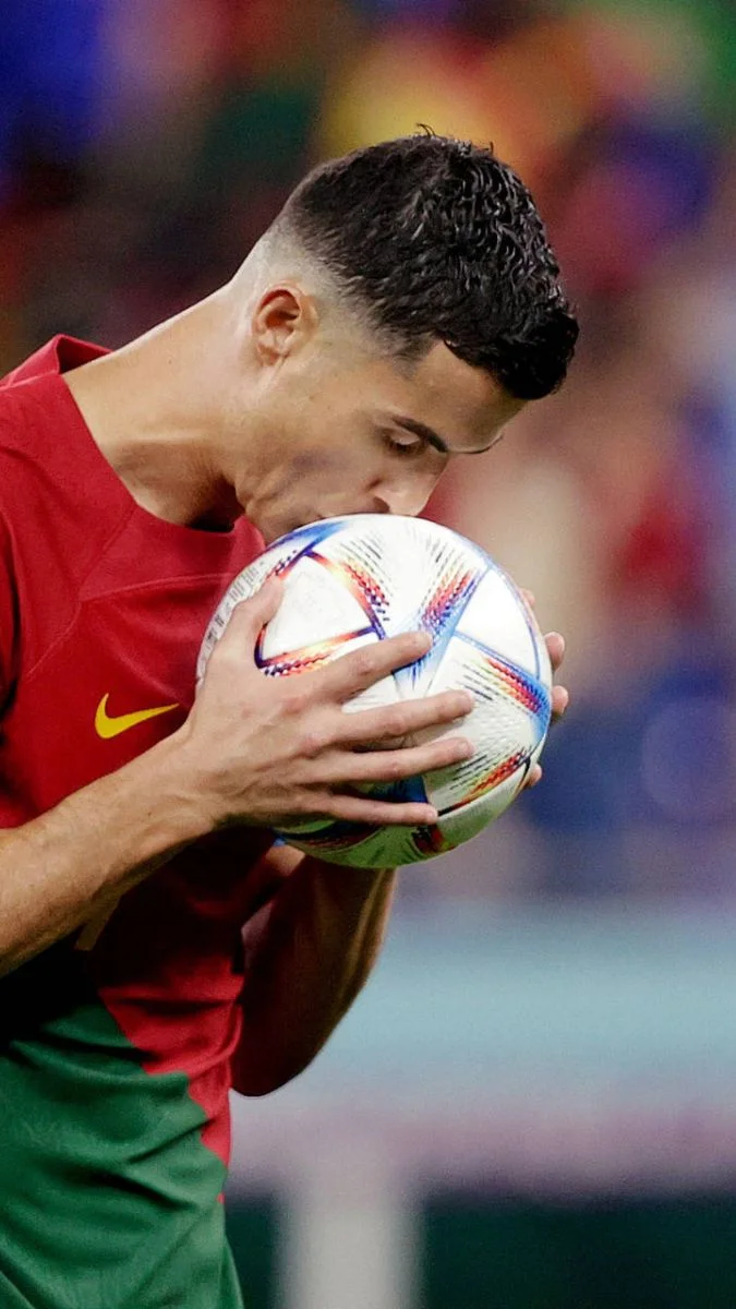 Hình nền Ronaldo ghi bàn ăn mừng (3)