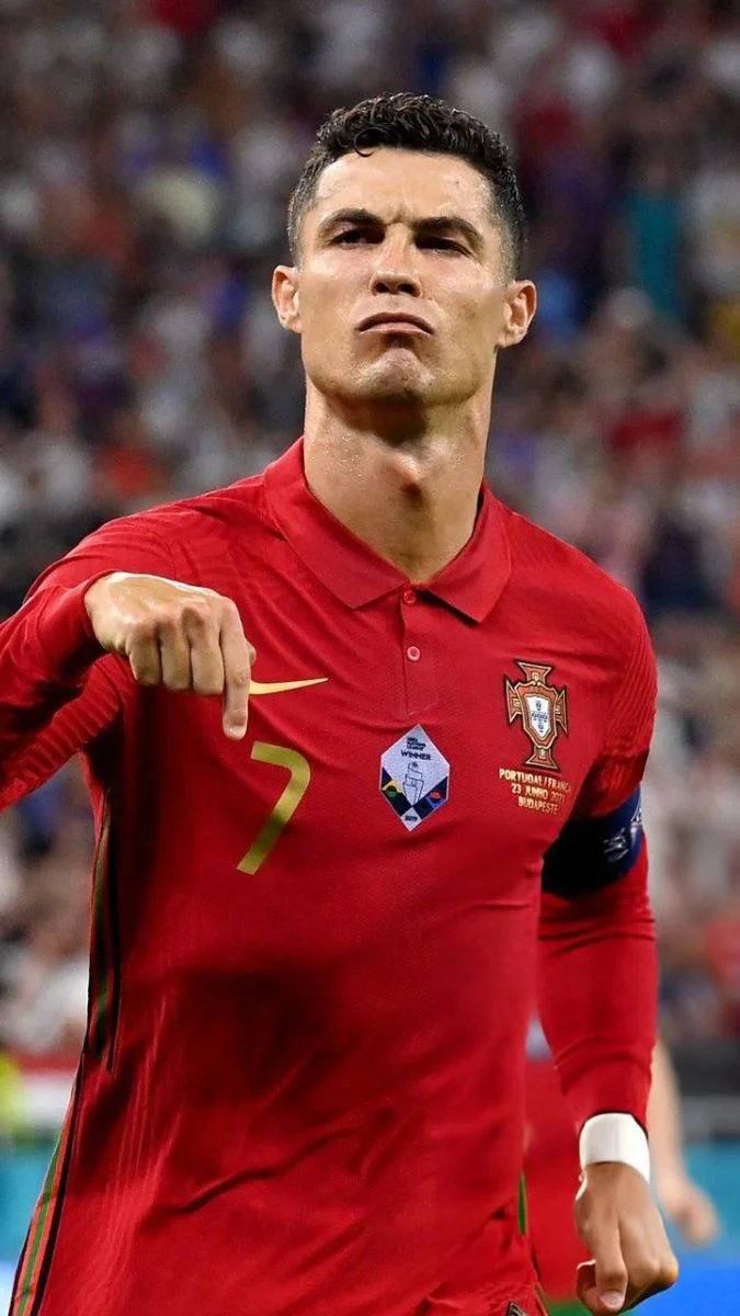 Ảnh chân dung Ronaldo trong màu áo đội tuyển quốc gia