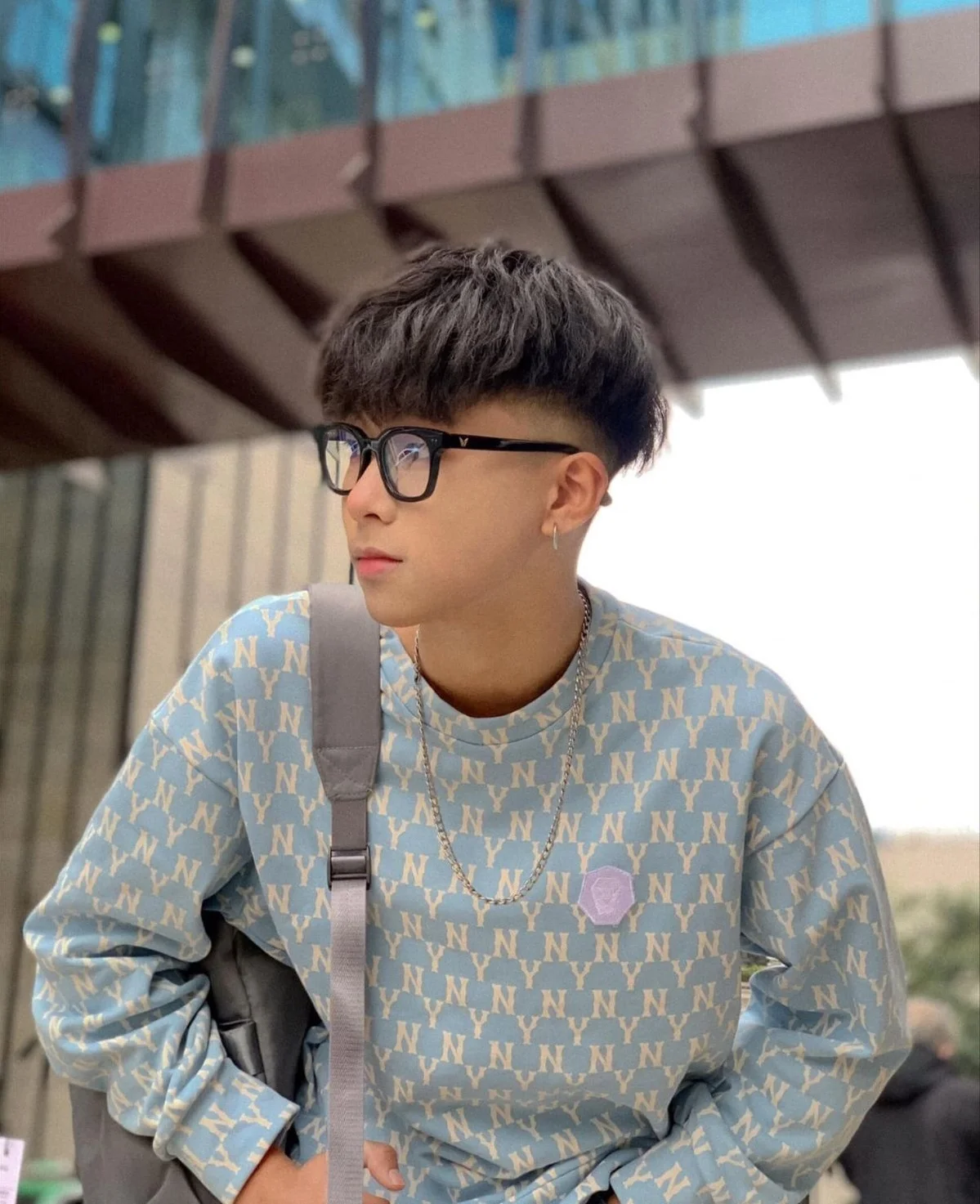 Hình trai ngầu đeo kính 2