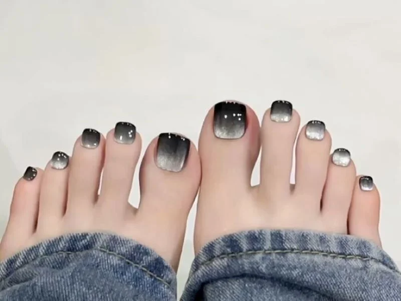 Top 12 mẫu nail chân đẹp màu đen quyến rũ ấn tượng